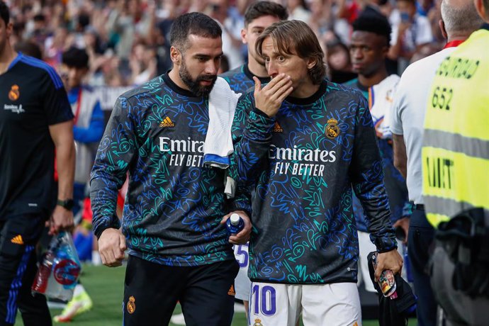 Archivo - Daniel Carvajal and Luka Modric of Real Madrid looks on during La Liga football match played between Atletico de Madrid and Real Madrid on May 08, 2022, in Madrid, Spain.