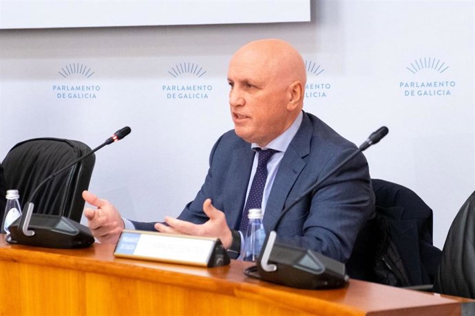 El gerente de la Axencia Galega de Coñecemento en Saúde (ACIS), Antonio Fernández-Campa, comparece en la Comisión 5 del Parlamento de Galicia.