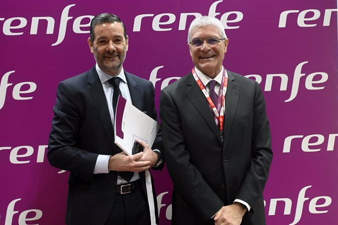 El presidente de Renfe, Isaías Táboas, y el consejero delegado de Jumbo Tours Group, Ginés Martínez