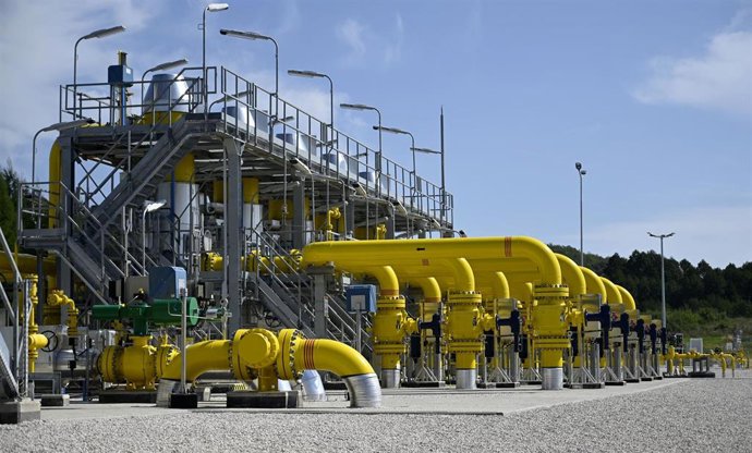 Archivo - 26 August 2022, Poland, Strachocina: A view of the interconnecting gas pipeline between Poland and Slovakia, which will ensure the diversification of gas supplies and allow to significantly reduce the dependence of Central European countries o