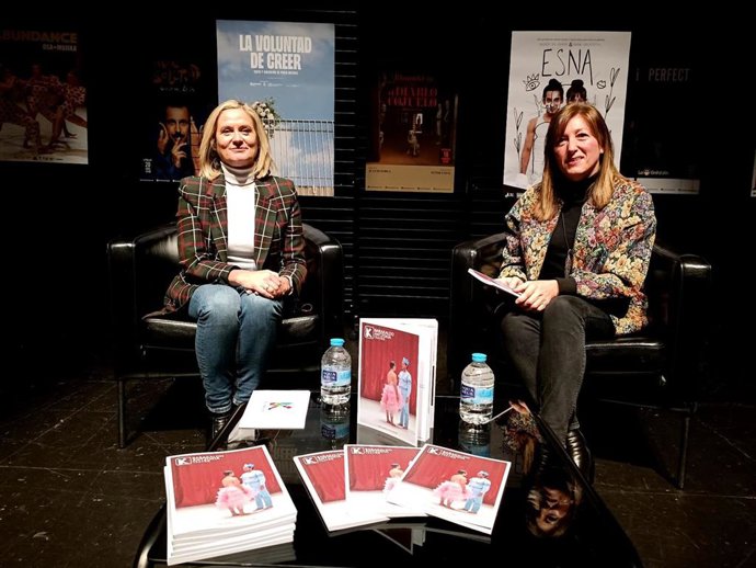 La alcaldesa de Barakaldo, Amaia del Campo, y la directora de Barakaldo Antzokia, Ana López Asensio, presentan en rueda de prensa la nueva programación de la sala.