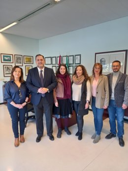 El delegado de Educación se reúne con nuevo orientadores.