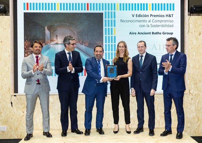 CaixaBank entrega a Aire Ancient Baths Group el premio 'CaixaBank Hotels & Tourism al compromiso con la sostenibilidad' de Andalucía