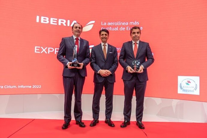 Cirium entrega a Iberia y a Iberia Express los premios a la aerolínea y 'low cost' más puntuales de Europa en 2022.