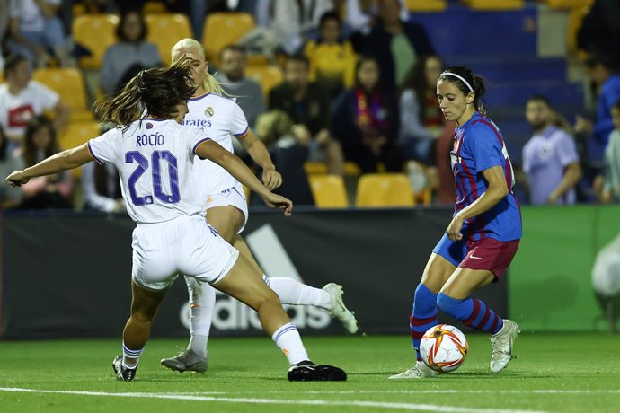 Archivo - Aitana Bonmati of FC Barcelona in action during the spanish women cup Semi Finals 2, Copa de la Reina, football match played between FC Barcelona and Real Madrid on May 25, 2022, in Alcorcon, Madrid Spain.