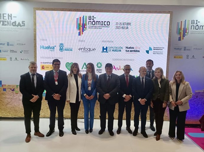 Autoridades en la presentación en Fitur de la tercera edición de Binómico.