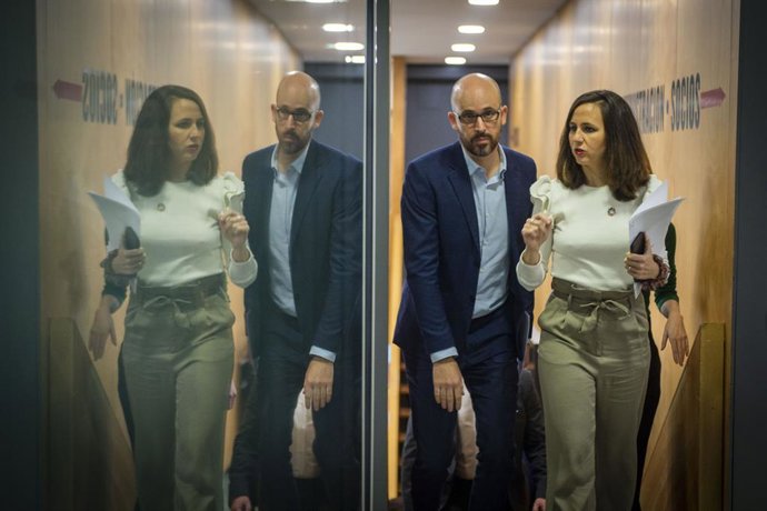 La ministra de Derechos Sociales y Agenda 2030, Ione Belarra,  y el secretario de Estado de Derechos sociales, Nacho Álvarez, llegan a la presentación del Informe de Progreso 2022 de la Estrategia de Desarrollo Sostenible 2030 por el Ministerio de Derec