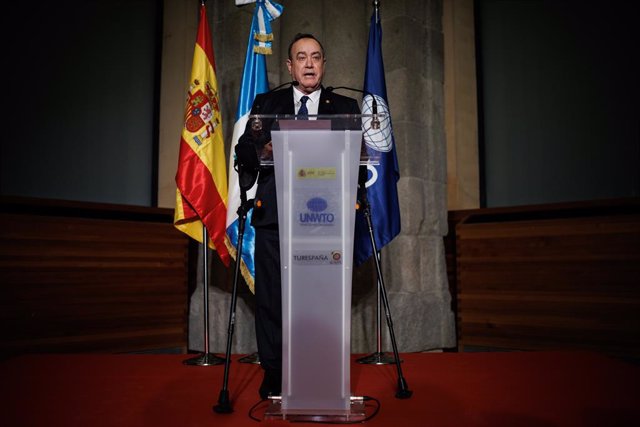 El presidente de Guatemala, Alejandro Giammattei, durante el cóctel de bienvenida de FITUR 2023, en el Museo del Prado, a 17 de enero de 2023, en Madrid (España).