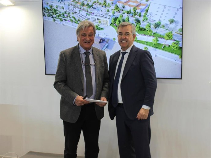 El alcalde de Estepona presenta un proyecto de un bulevar en Fitur