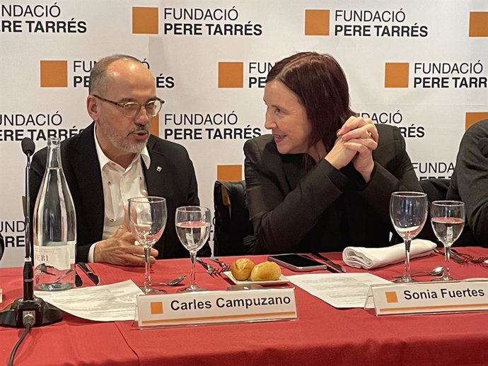 El conseller Carles Campuzano i la comissionada d'Acció Social de l'Ajuntament de Barcelona Sonia Fuertes