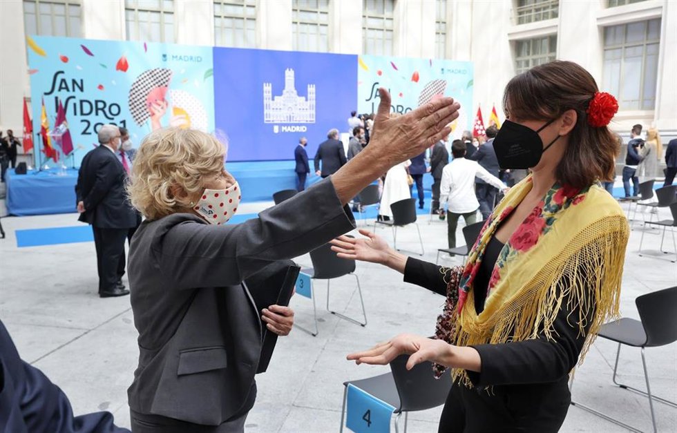 Archivo - La exalcaldesa Manuela Carmena y la portavoz de Más Madrid en el Ayuntamiento, Rita Maestre