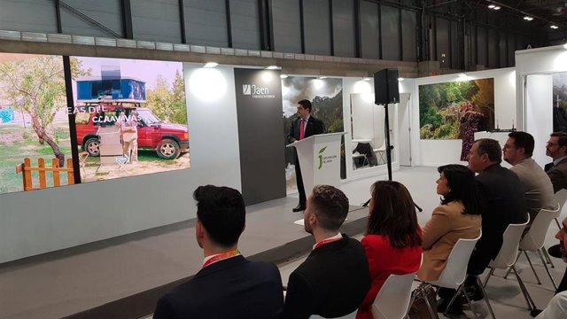 Presentación en Fitur del nuevo material promocional del turismo cámper en al provincia de Jaén
