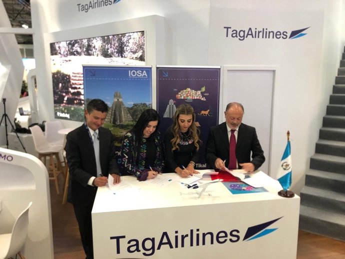 Firma del acuerdo comercial entre Iberia y TagAirlines