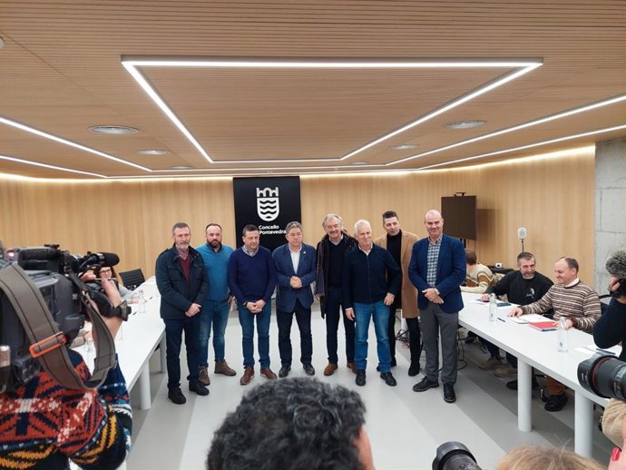 Alcaldes Y Portavoces Municipales De BNG Y PSOE Del Área Sanitaria De Pontevedra Han Escenificado Este Miércoles Un Frente Común Para Demandar Al Presidente De La Xunta, Alfonso Rueda, Que Ofrezca Una "Respuesta" Ante El "Colapso" De Los Servicios Públic