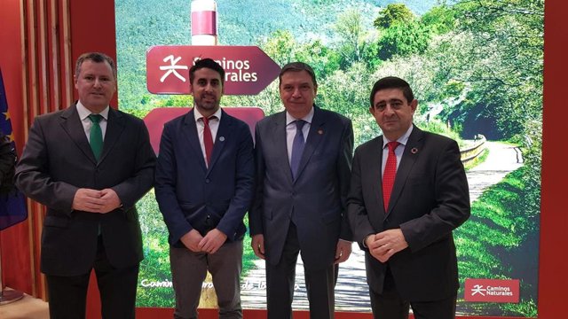 Auridades jiennenses junto al ministro de Agricultura, Luis Planas