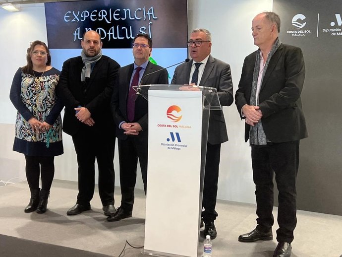 El presidente de la Mancomunidad de Municipios de la Costa del Sol Axarquía, José Juan Jiménez y el vocal de Turismo, Juan Peñas, han presentado el proyecto Innova Experiencia Andalusí de la Secretaría de Estado de Turismo.