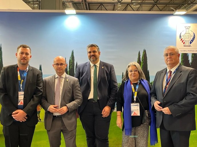 La delegación de Turismo de Mijas, encabezada por el alcalde de la localidad, Josele González y el primer teniente alcalde y edil de Turismo, José Carlos Martín, ha aterrizado en Fitur para presentar y promocionar el segmento de turismo rural.