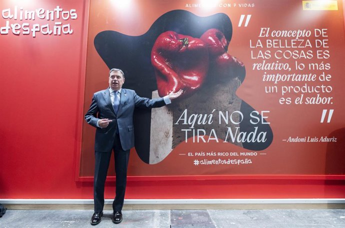 El ministro de Agricultura, Pesca y Alimentación, Luis Planas, durante la presentación de la campaña de promoción de la red Caminos Naturales de España, en el estand del Ministerio de Agricultura, Pesca y Alimentación de la Feria Internacional de Turismo