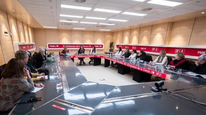 Reunión del PSOE con entidades feministas