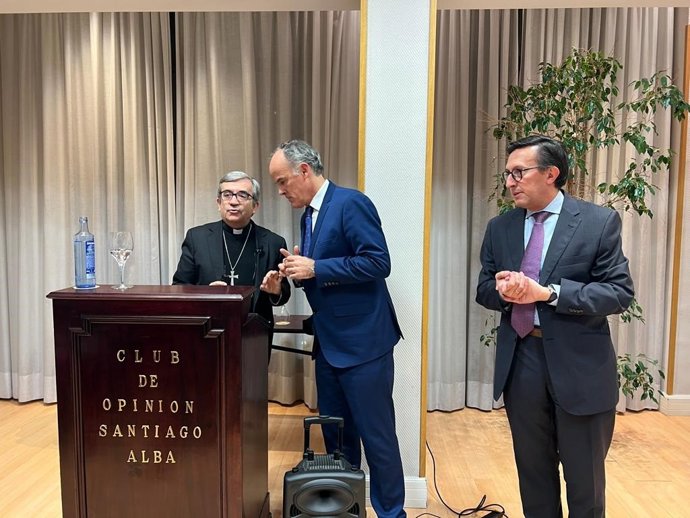 El arzobispo de Valladolid en el Club de Opinión Santiago Alba
