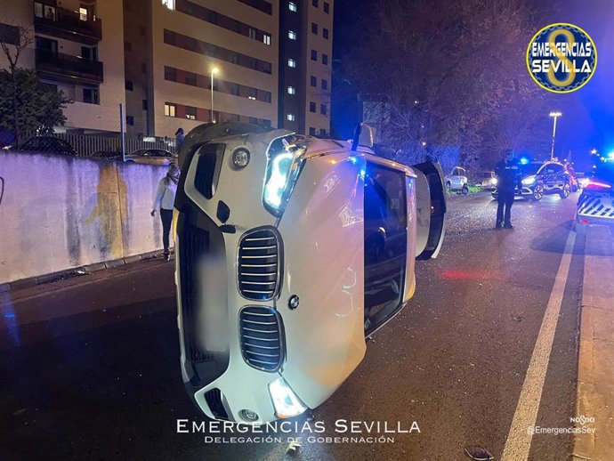 Vehículo siniestrado en la Carretera Su Eminencia