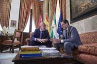 Gobierno, Junta y Ayuntamiento dan el primer paso para abordar las "singularidades" de Sevilla