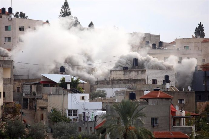 Imagen de archivo en la que soldados israelíes demuelen la casa de un palestino cerca de Yenín, Cisjordania