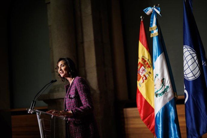 La ministra de Industria, Comercio y Turismo, Reyes Maroto, en el cóctel de bienvenida de Fitur, en la noche del martes
