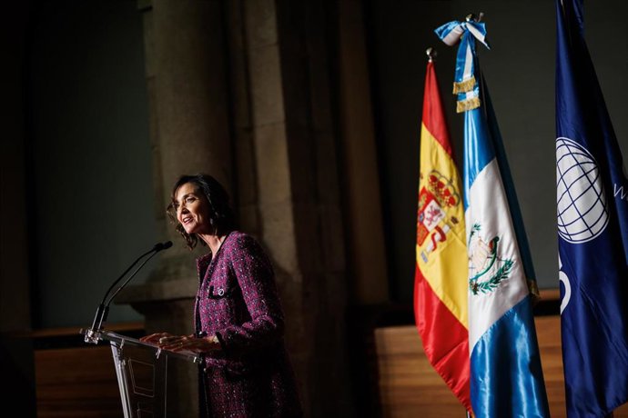 La ministra de Industria, Comercio y Turismo, Reyes Maroto, en el cóctel de bienvenida de Fitur, en la noche del martes
