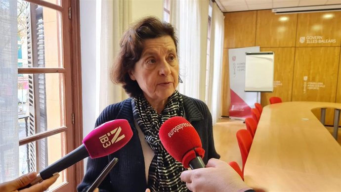 La consellera de Asuntos Sociales y Deportes, Fina Santiago, en declaración a los medios.