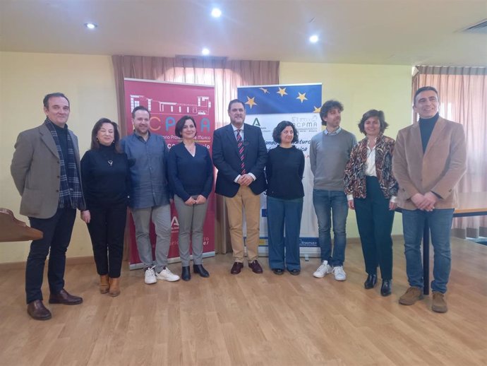 El delegado de Educación recibe a profesores italianos y alemanes en el conservatorio de música.