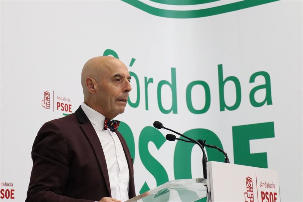 Archivo - El candidato del PSOE a la Alcaldía de Córdoba y diputado nacional por la provincia, Antonio Hurtado, en la sede de su partido.