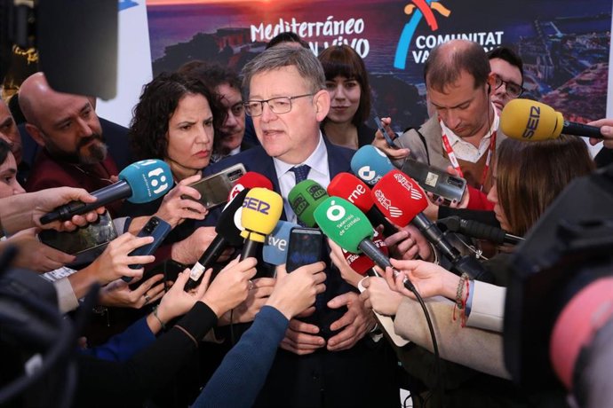 El 'president' de la Generalitat, Ximo Puig, en declaraciones a los medios a su llegada a Fitur