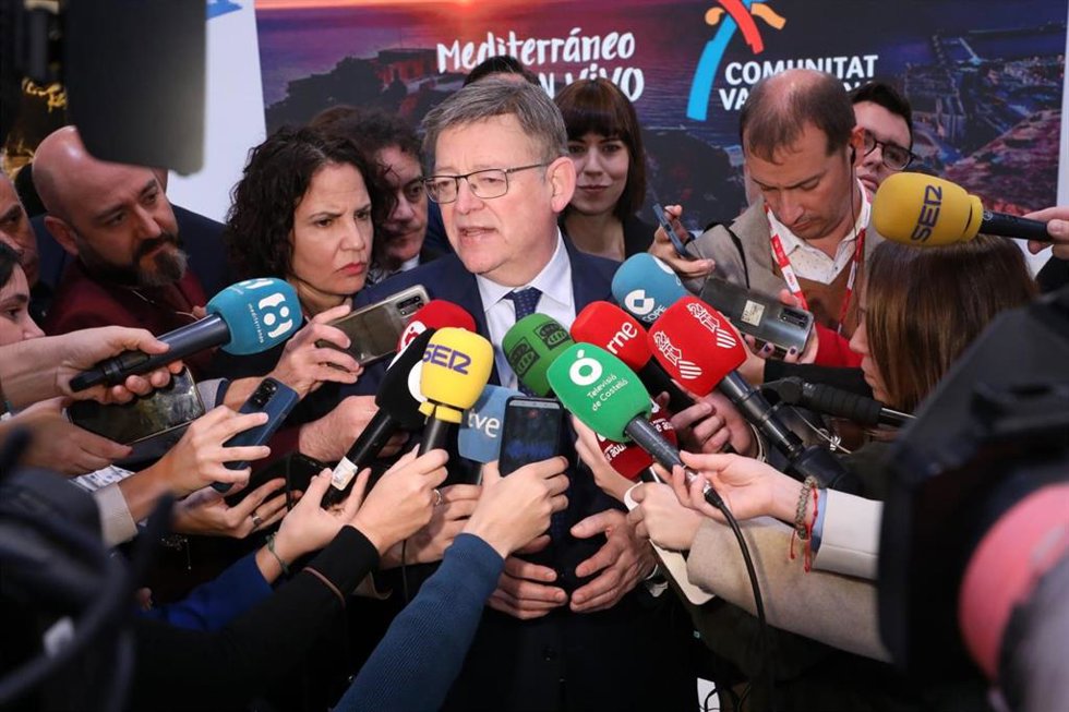 El 'president' de la Generalitat, Ximo Puig, en declaraciones a los medios a su llegada a Fitur