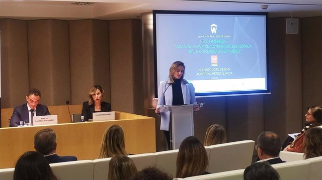 La consejera de Medio Ambiente, Vivienda y Agricultura de Madrid, Paloma Martín, ha destacado esta novedad normativa incluida en la Ley Ómnibus durante su participación esta mañana en un encuentro organizado por la asociación Women In Real Estate Spain