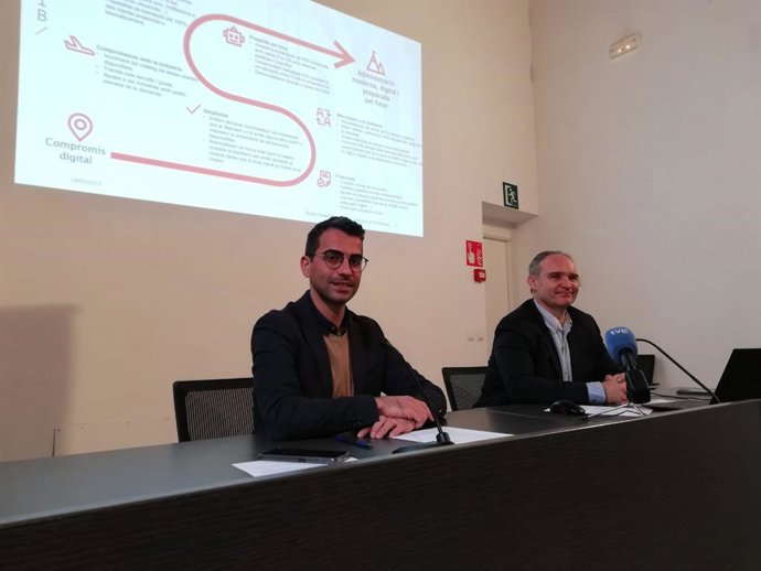 El conseller de Fondos Europeos, Universidad y Cultura, Miquel Company, y el director general de Modernización y Administración Digital, Ramón Roca, en la rueda de prensa.