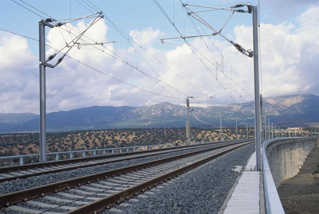 Archivo - Línea de Alta Velocidad Madrid-Sevilla.