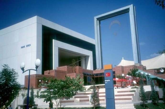 Fachada del Pabellón de Turquía de la Expo'92.