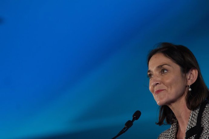 La ministra de Industria, Comercio y Turismo, Reyes Maroto, interviene en el acto de clausura de la IX edición del Foro de Innovación Turística Hotusa Explora, en el hotel Eurostars Madrid Tower, a 16 de enero de 2023, en Madrid (España).