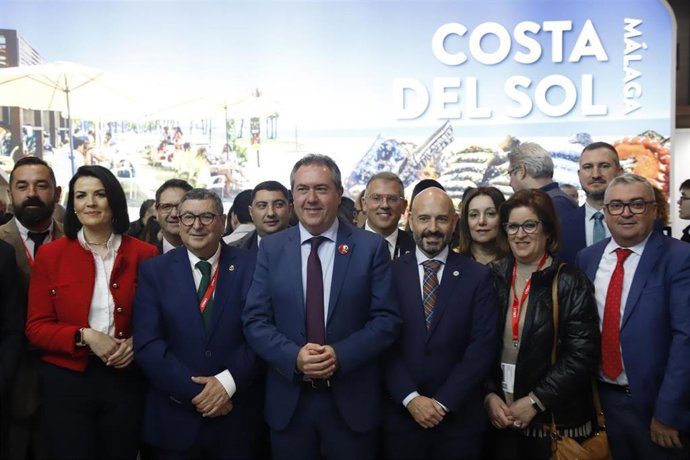 El secretario general del PSOE-A, Juan Espadas, visita Fitur 2023, en Madrid.