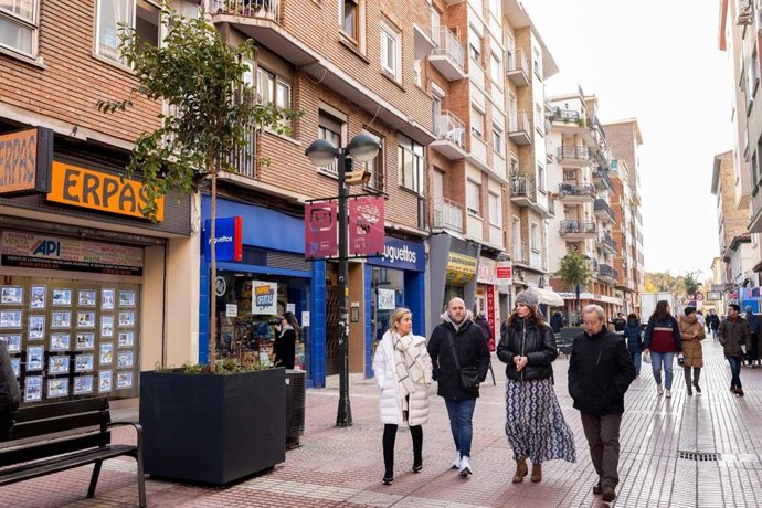 Los maceteros ofrecen una imagen más amable del paseo
