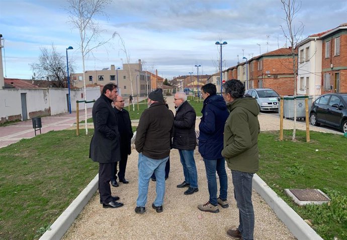 El alcalde de Valladolid, Óscar Puente (a la izquierda), junto a concejales y técnicos municipales.