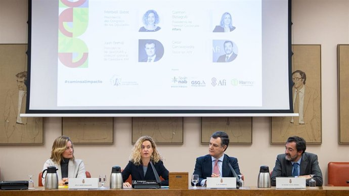 Archivo - De izq a der. La presidenta de Harmon Corporate Affairs, Carmen Basagoiti; la presidenta del Congreso, Meritxell Batet; el presidente de SpainNAB, Juan Bernal; y el socio en AFI, César Cantalapiedra