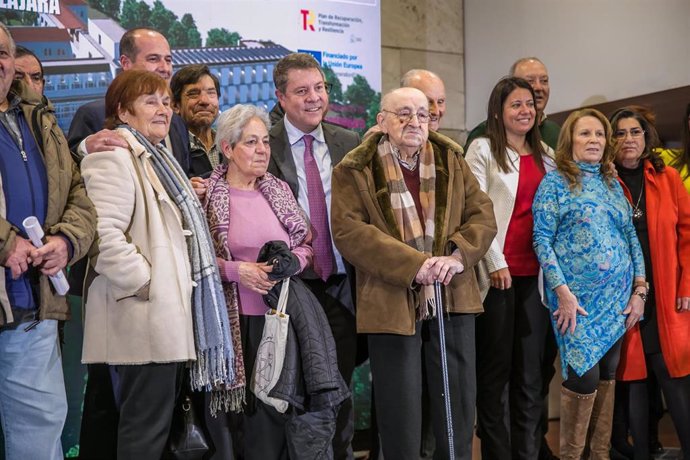 El presidente de Castilla-La Mancha, Emiliano García-Page, asiste en Guadalajara a la presentación del proyecto para la construcción de la nueva sede de la residencia de mayores Los Olmos.