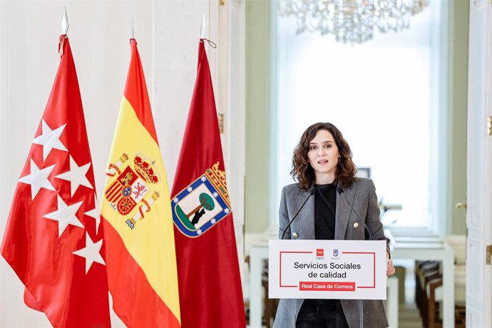 Isabel Díaz Ayuso, interviene durante su reunión con el alcalde de Madrid, José Luis Martínez-Almeida, para firmar un convenio sobre los servicios del Comedor Social.