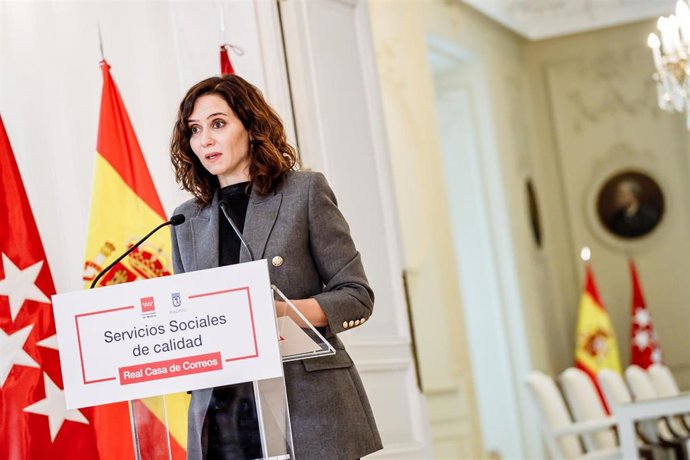 La presidenta de la Comunidad de Madrid, Isabel Díaz Ayuso, interviene durante su reunión con el alcalde de Madrid, José Luis Martínez-Almeida, para firmar un convenio sobre los servicios del Comedor Social de la calle Canarias en Madrid, en la Real Cas