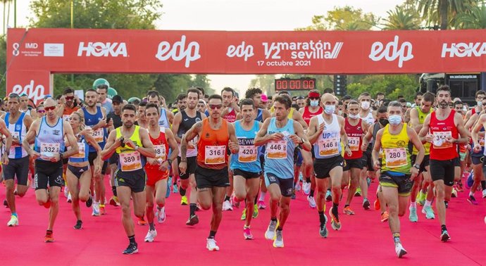 Archivo - Imagen de archivo de la Media Maratón de Sevilla