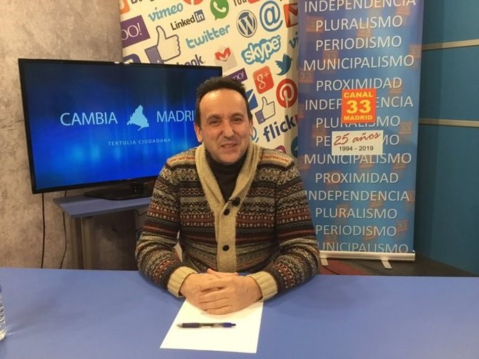 El alcalde de Moralzarzal, Juan Carlos Rodríguez Osuna, en una entrevista en Canal 33 TV de Madrid.