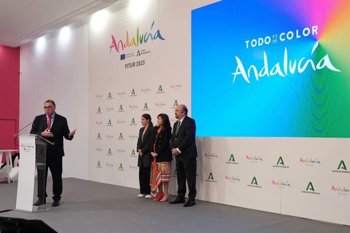 El consejero de Turismo, Cultura y Deporte, Arturo Bernal, presenta en Fitur la eliminatoria de la Billie Jean King Cup de tenis