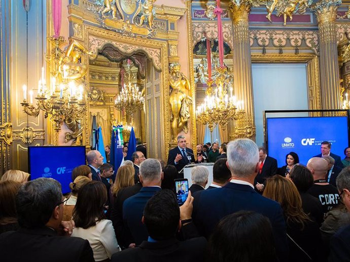 Presentación del acuerdo de cooperación entre la Organización Mundial del Turismo (OMT) y el Banco de Desarrollo de América Latina (CAF) en uno de los eventos paralelos a la celebración de Fitur 2023